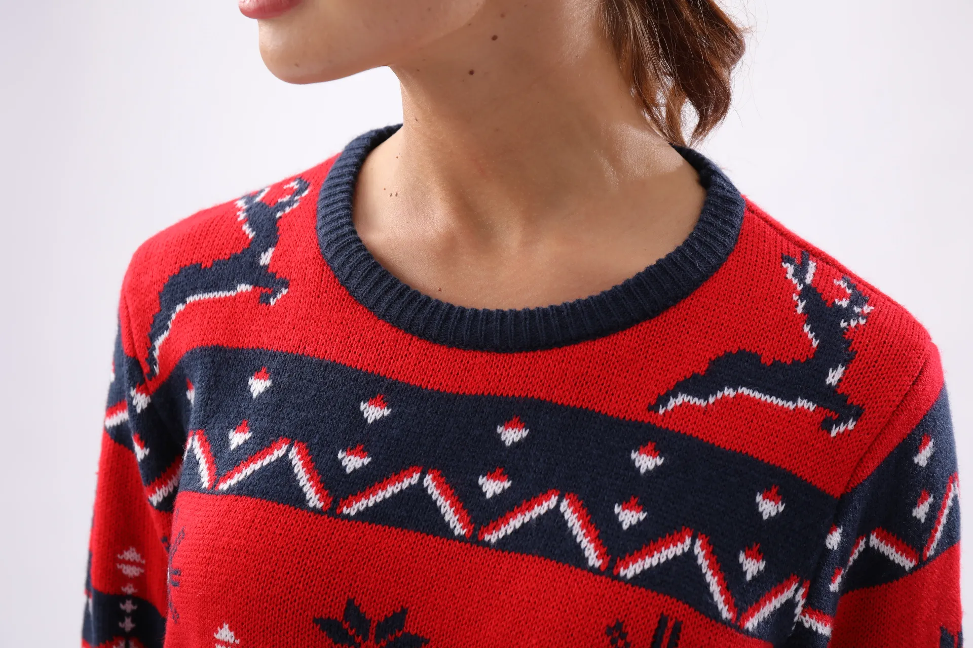 FNJIA Custom Women's Christmas Sweater Production Based on Provided Drawings and Samples